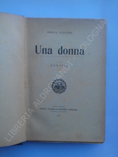 UNA DONNA