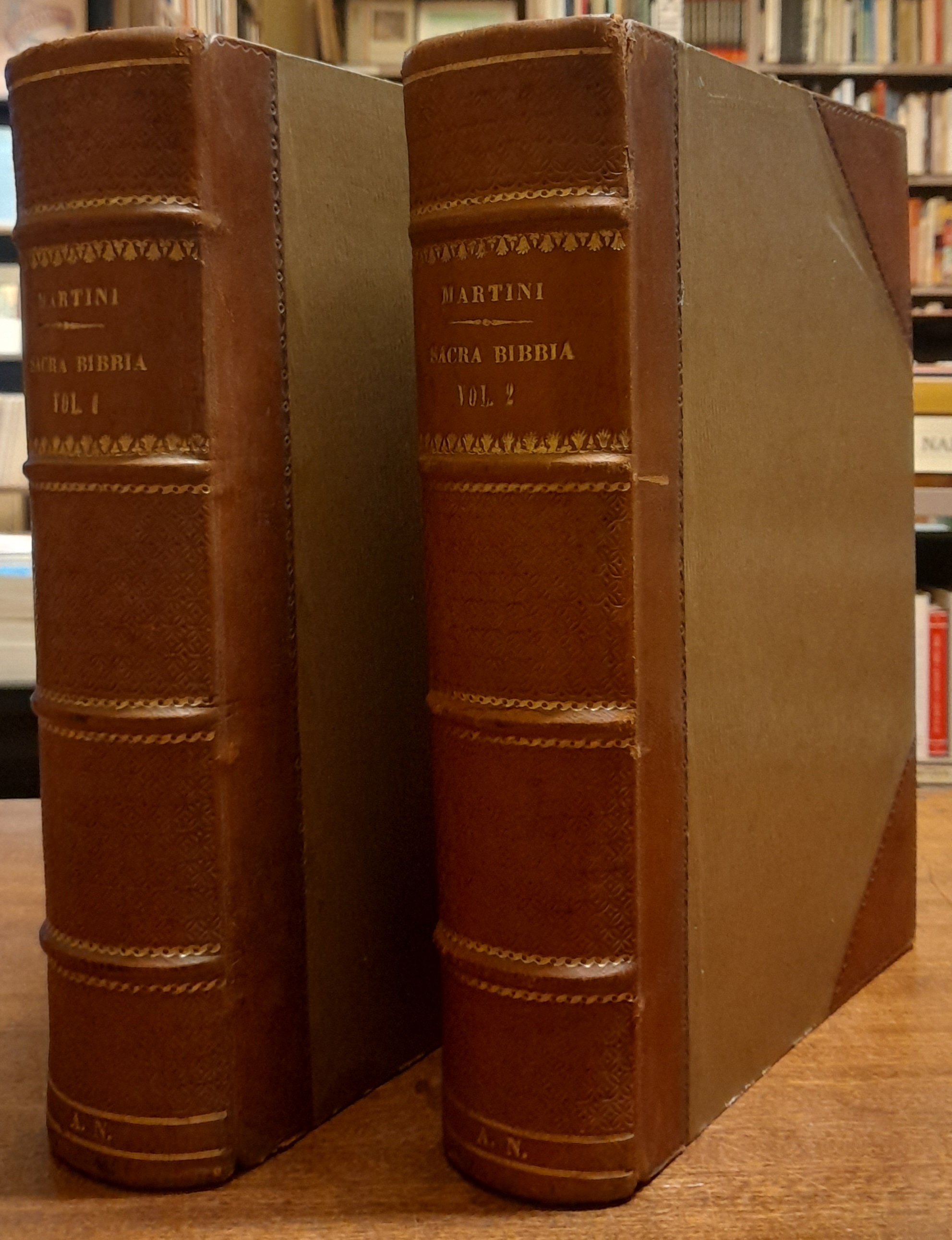 LA SACRA BIBBIA. ANTICO E NUOVO TESTAMENTO. Traduzione secondo la vulgata di Monsignor Antonio Martini, Arcivescovo di Firenze (2 Volumi). Illustrata da Gustavo Doré